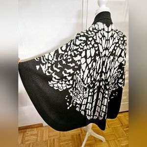 Perfect Mara Hoffman Grey White Moth Wings Printed Sweater Cape Poncho One Size